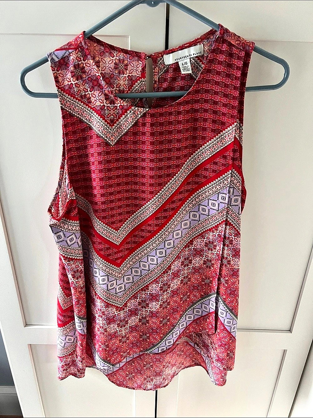 Fourteenth Place Printed Sleeveless Tunic in Red & Pink.
 Size Large